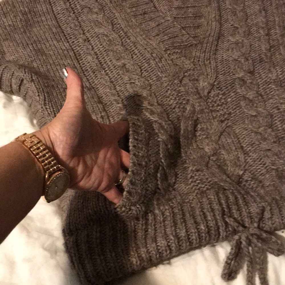 Sweater - Picture 4 of 4